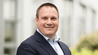 Konsernin pääjohtaja Andrew Leyland  kertoo kestävästä kehityksestä