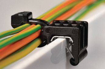 Johdinsiteet (nippusiteet) reunakiinnityspäällä